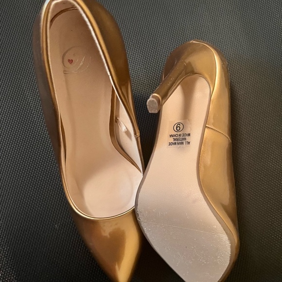 All money goes to building fund for ministry - Picture 4 of 8